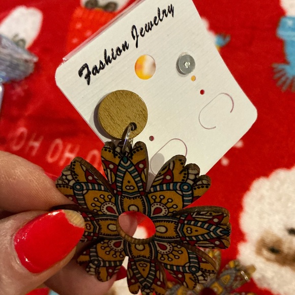 Earrings - Picture 4 of 5